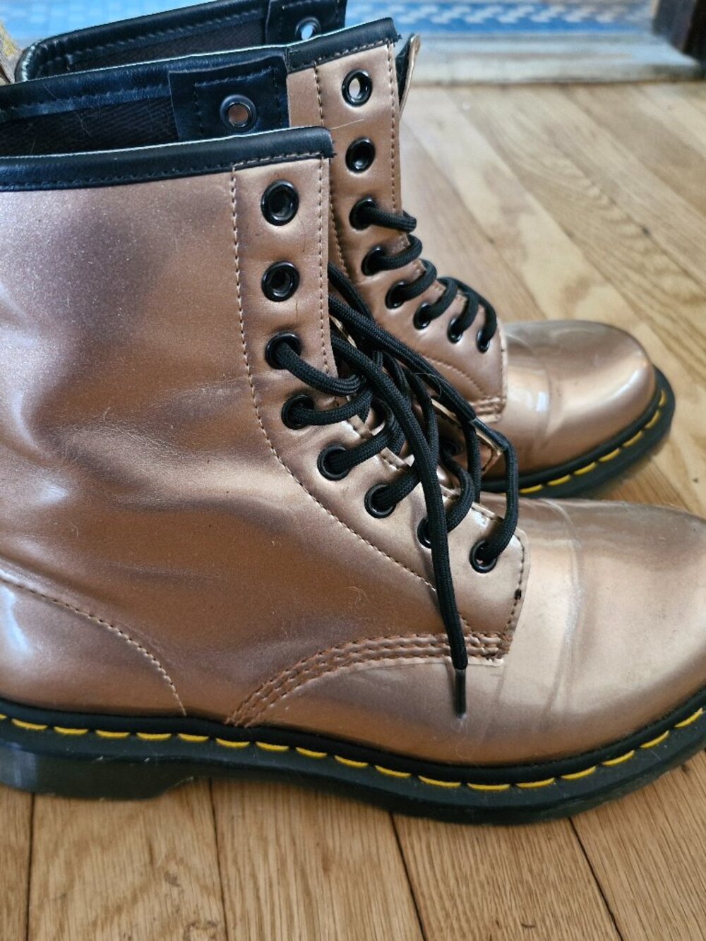 Doc Martens rose gold, like new